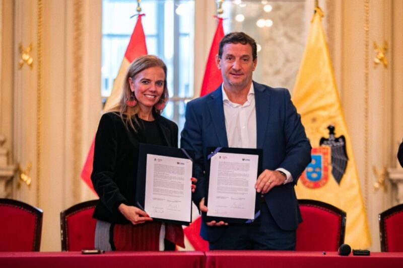 Firma del convenio DeLima
