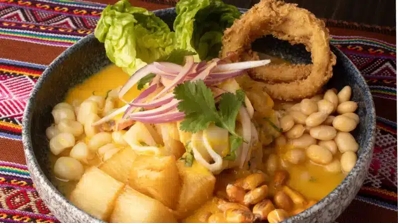 Comida peruana con frijoles/ Edita Berti