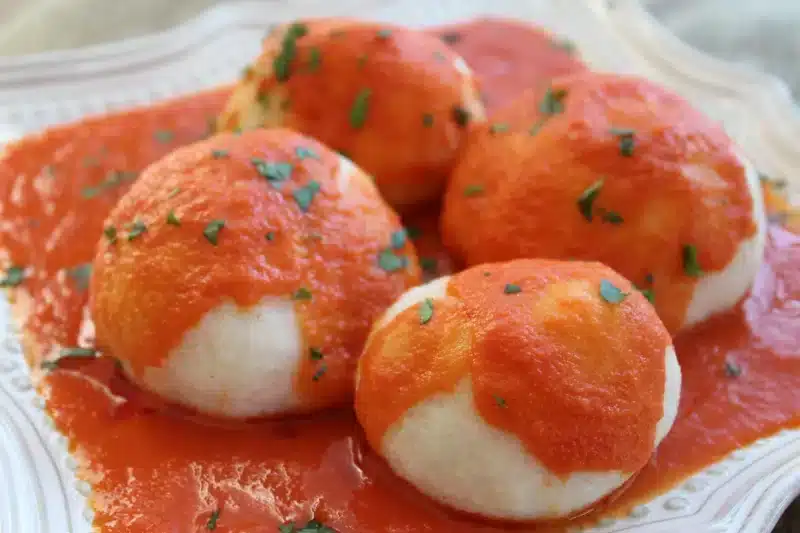Bollos pelones venezolanos con salsa /Mamá Contemporánea