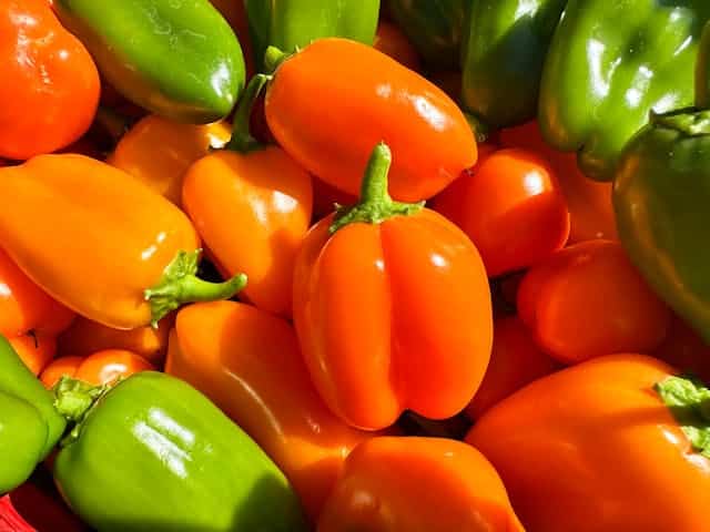 Ají verde y amarillo, ingrediente para cocinar / Richa varshney