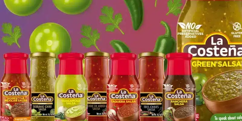 Botes con la nueva presentación de las salsas La Costeña